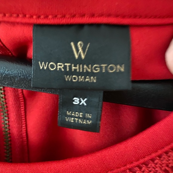 Pretty Peplum style sleeveless knit top. - Picture 4 of 7